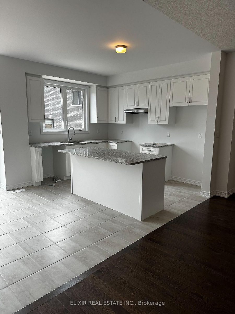 141 Fenchurch Manor — photo 6 of 24