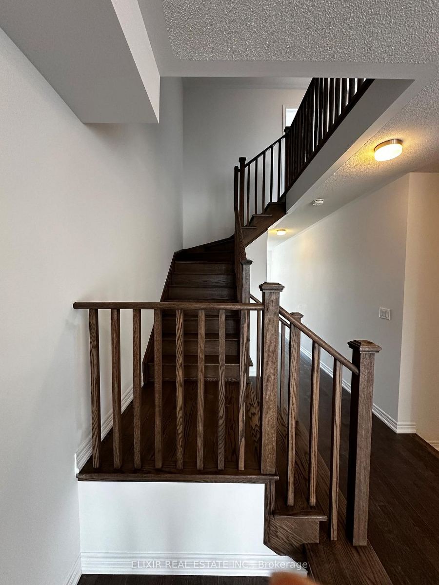 141 Fenchurch Manor — photo 8 of 24