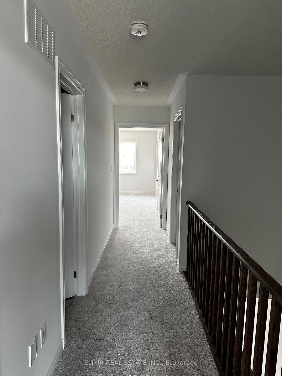 141 Fenchurch Manor — photo 10 of 24