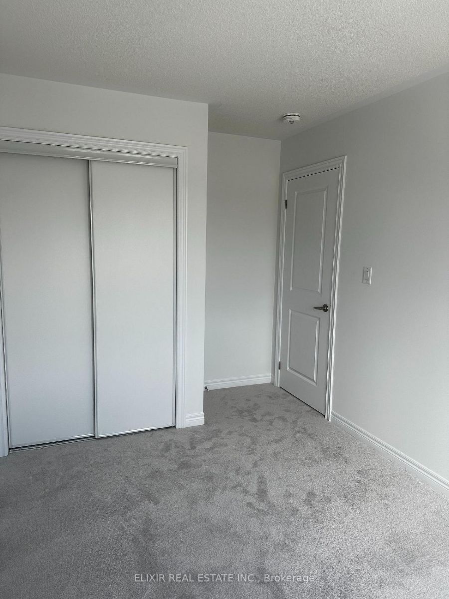 141 Fenchurch Manor — photo 12 of 24