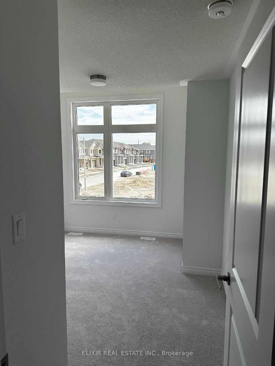 141 Fenchurch Manor — photo 14 of 24