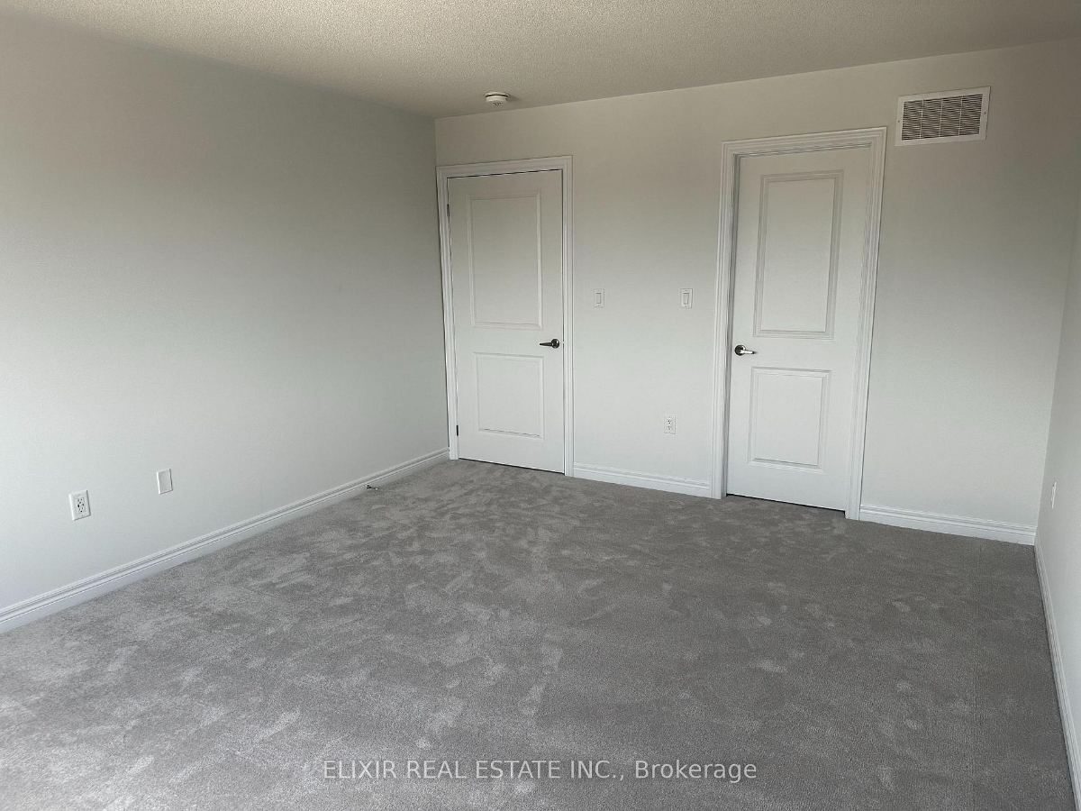 141 Fenchurch Manor — photo 21 of 24