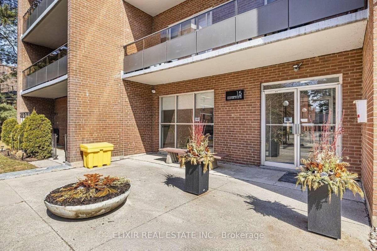 15 Elizabeth St N 605 — photo 2 of 20