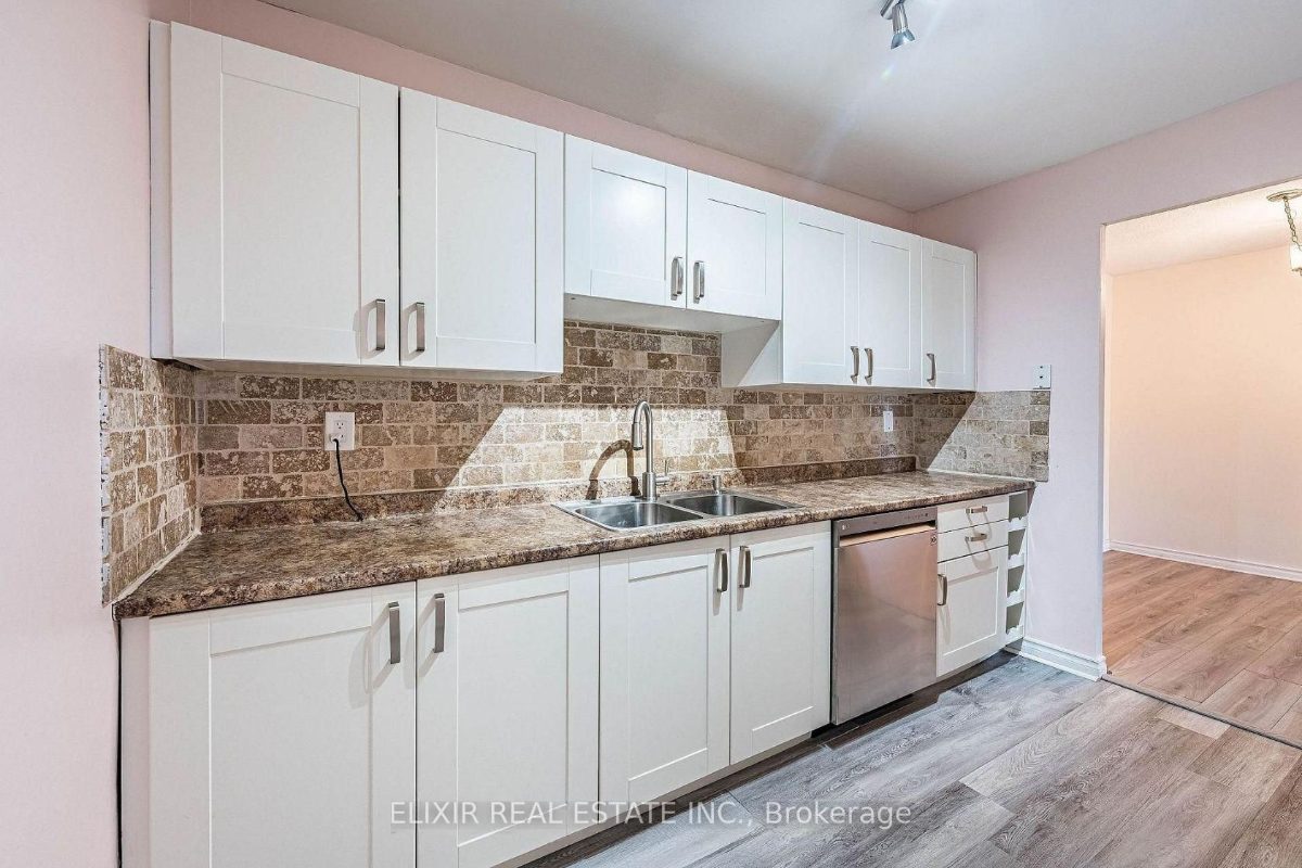 15 Elizabeth St N 605 — photo 10 of 20