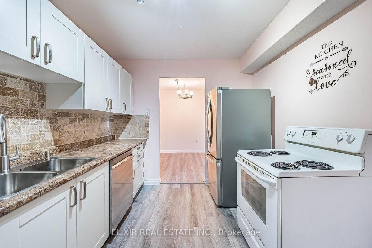 15 Elizabeth St N 605 — photo 11 of 20