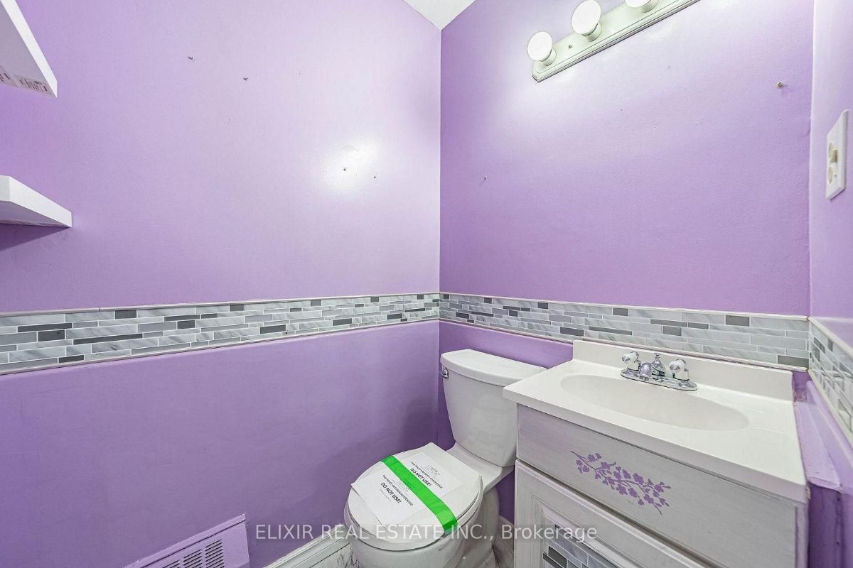 15 Elizabeth St N 605 — photo 16 of 20