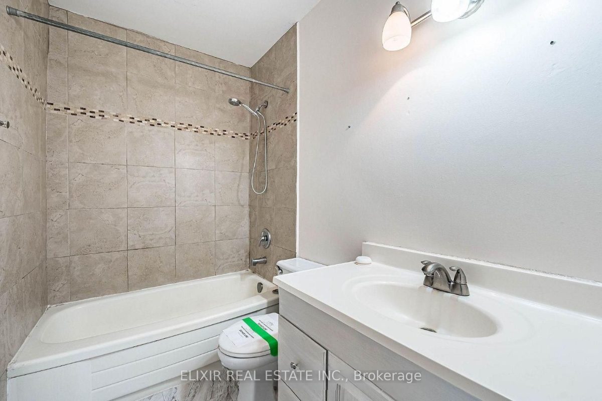 15 Elizabeth St N 605 — photo 17 of 20