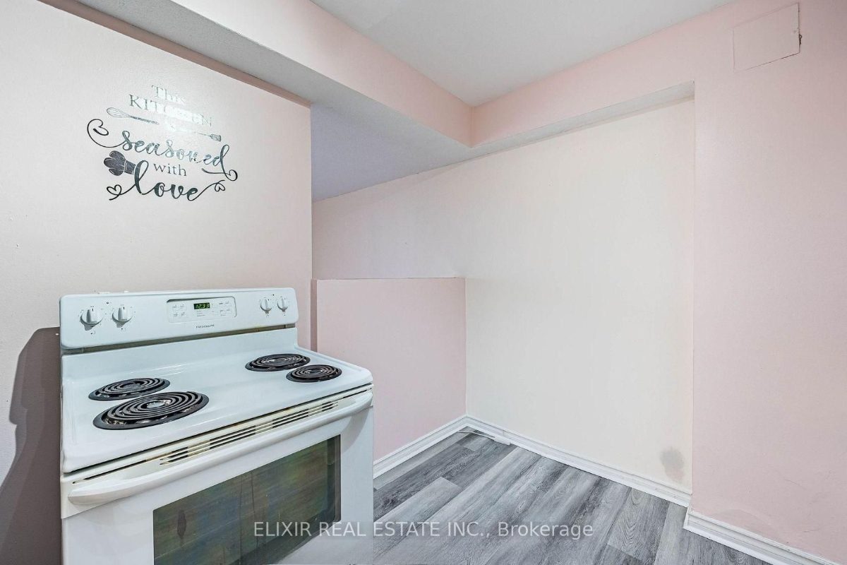 15 Elizabeth St N 605 — photo 18 of 20