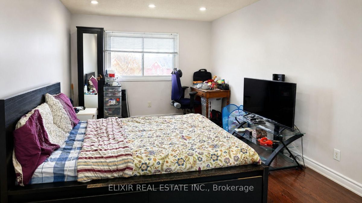 26 Roughfield Cres — photo 12 of 22