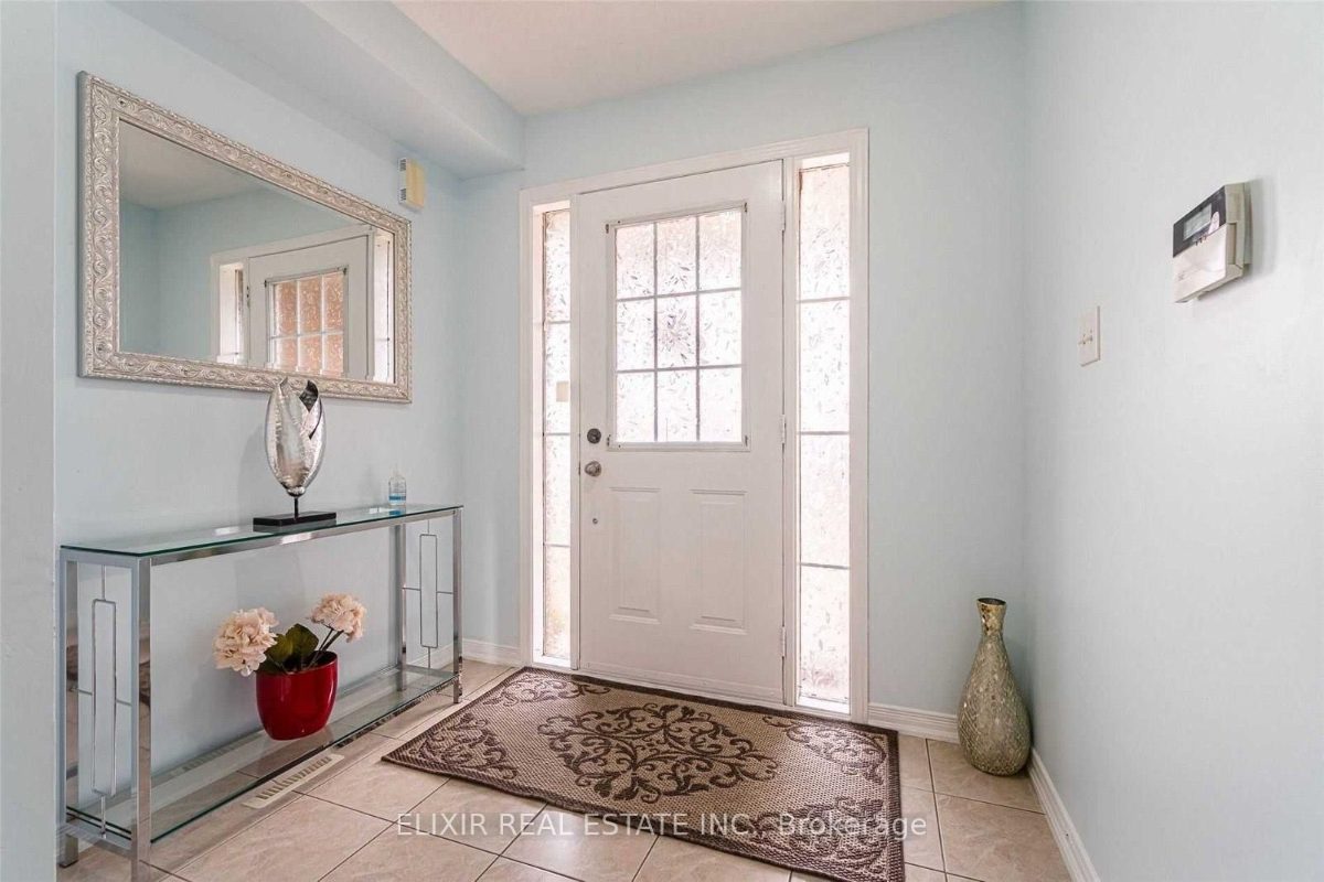 29 Timbertop Cres Upper Level — photo 3 of 22