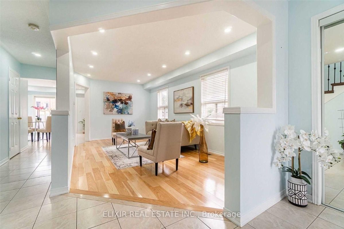 29 Timbertop Cres Upper Level — photo 6 of 22