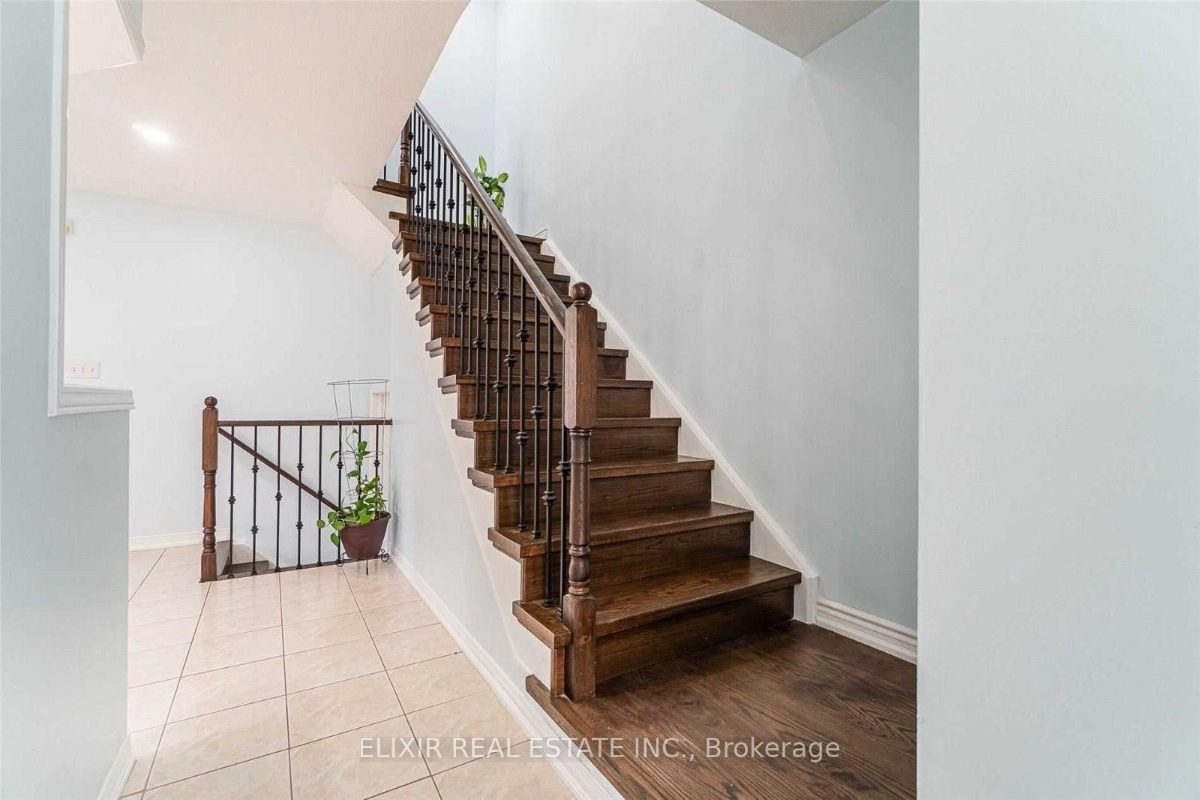 29 Timbertop Cres Upper Level — photo 12 of 22