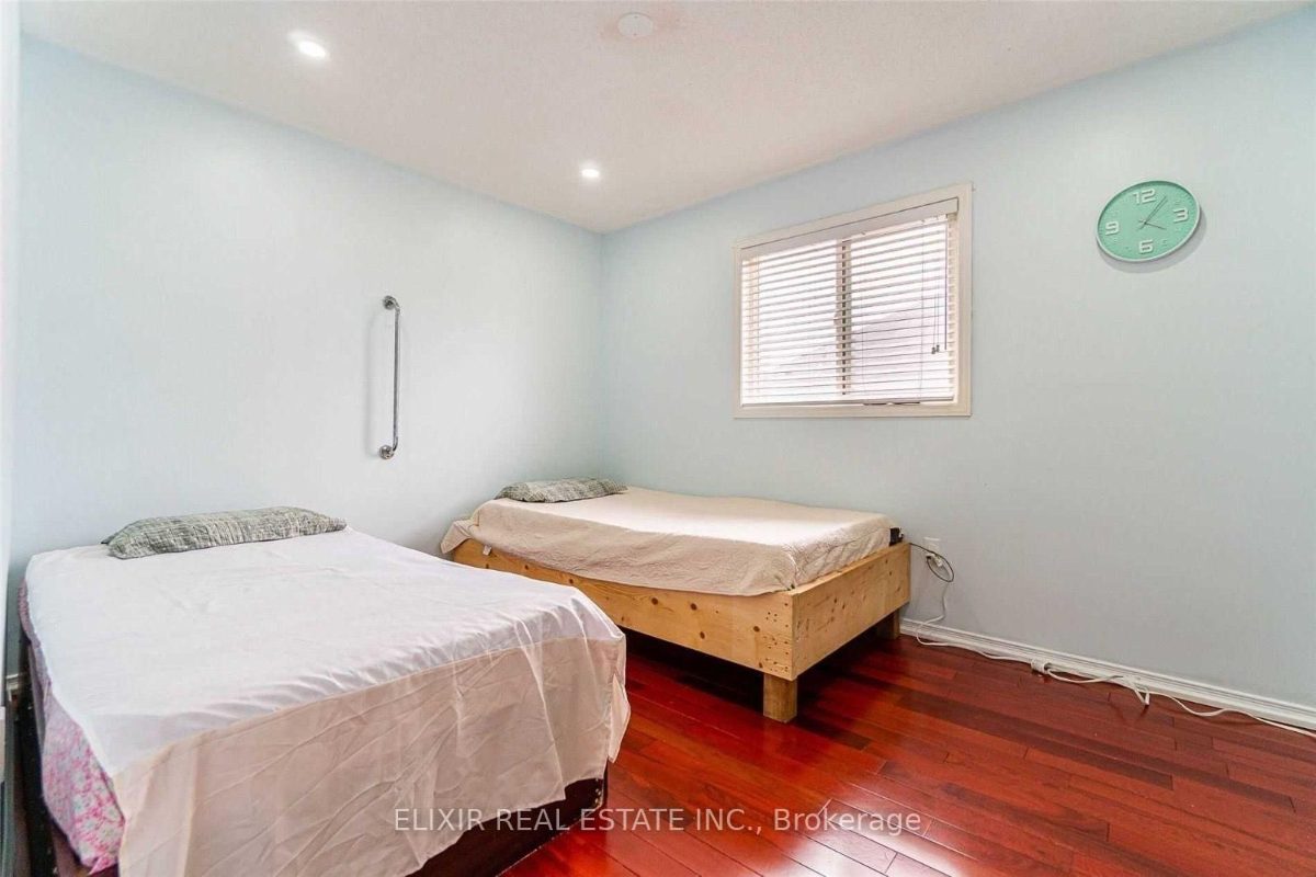 29 Timbertop Cres Upper Level — photo 19 of 22