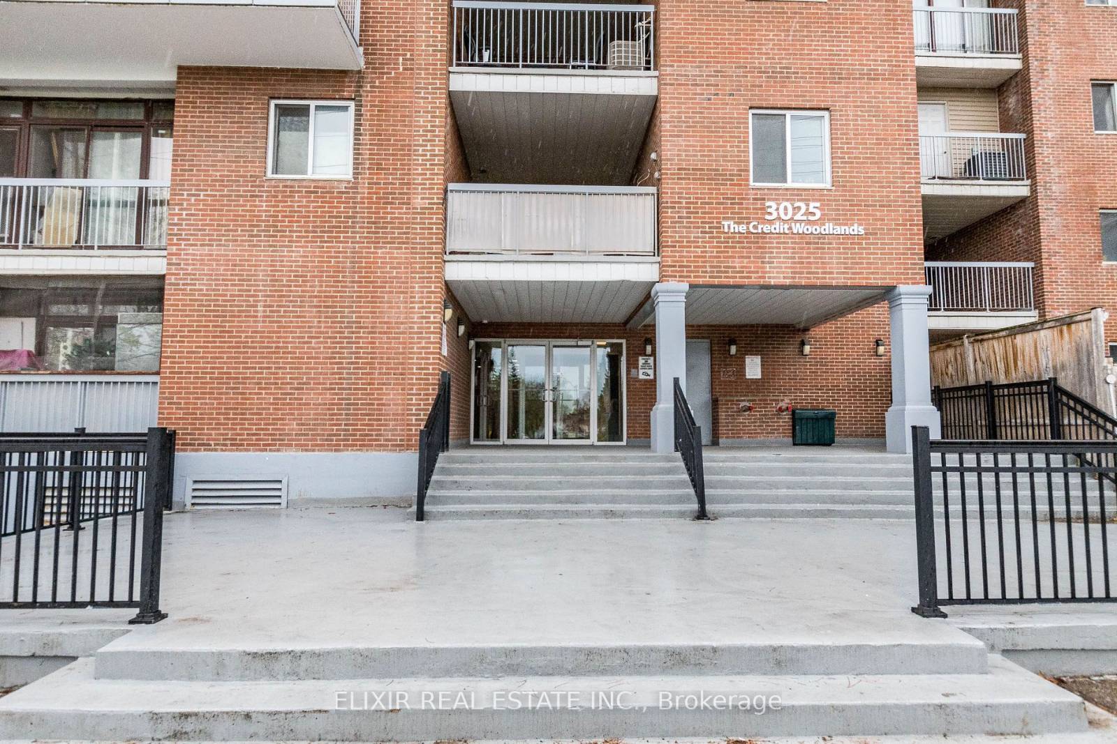3025 The Credit Woodlands Dr 336 — photo 1 of 29