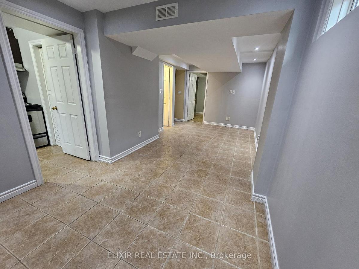 4 Lonestar Cres Basement — photo 5 of 10
