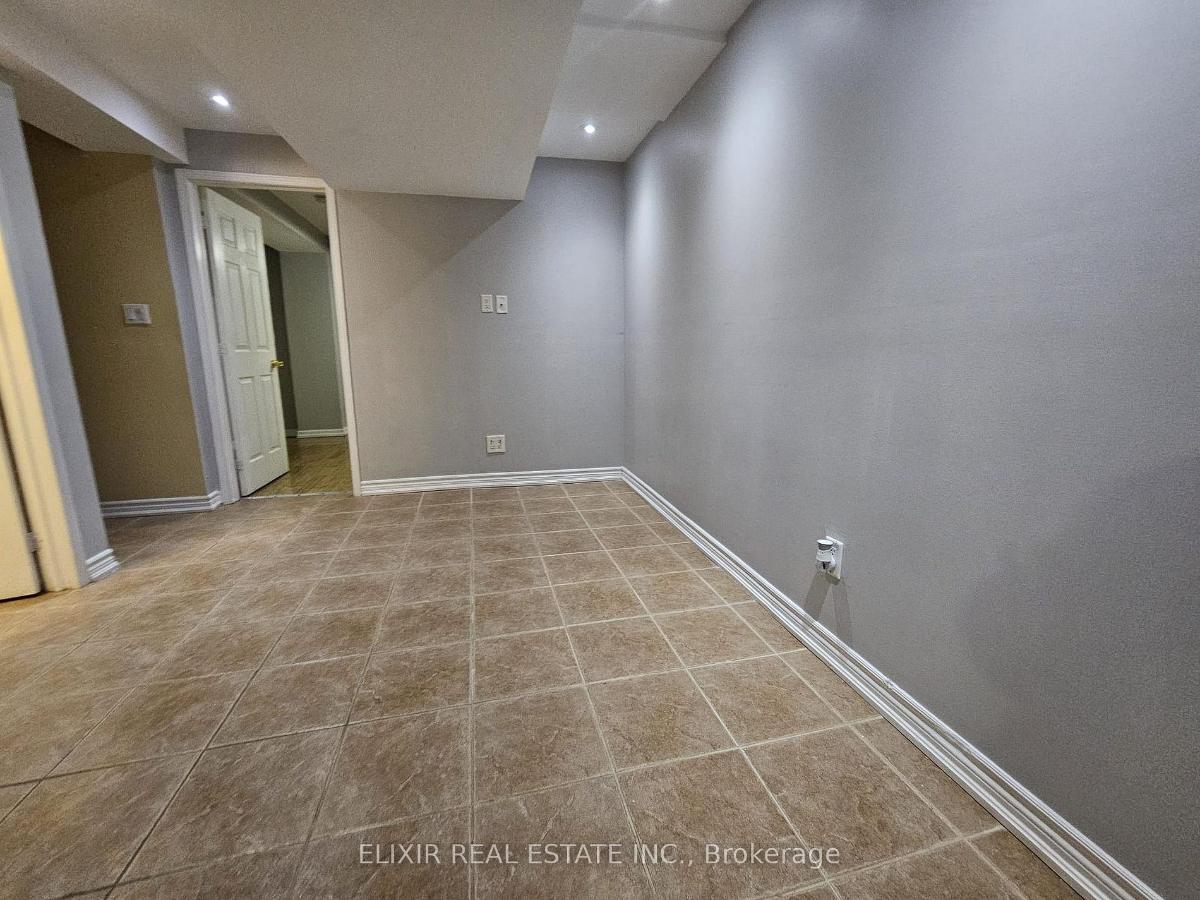 4 Lonestar Cres Basement — photo 8 of 10