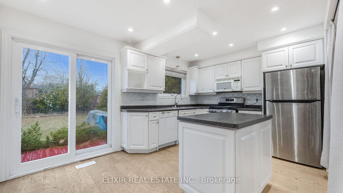 43 Bromley Cres — photo 12 of 29
