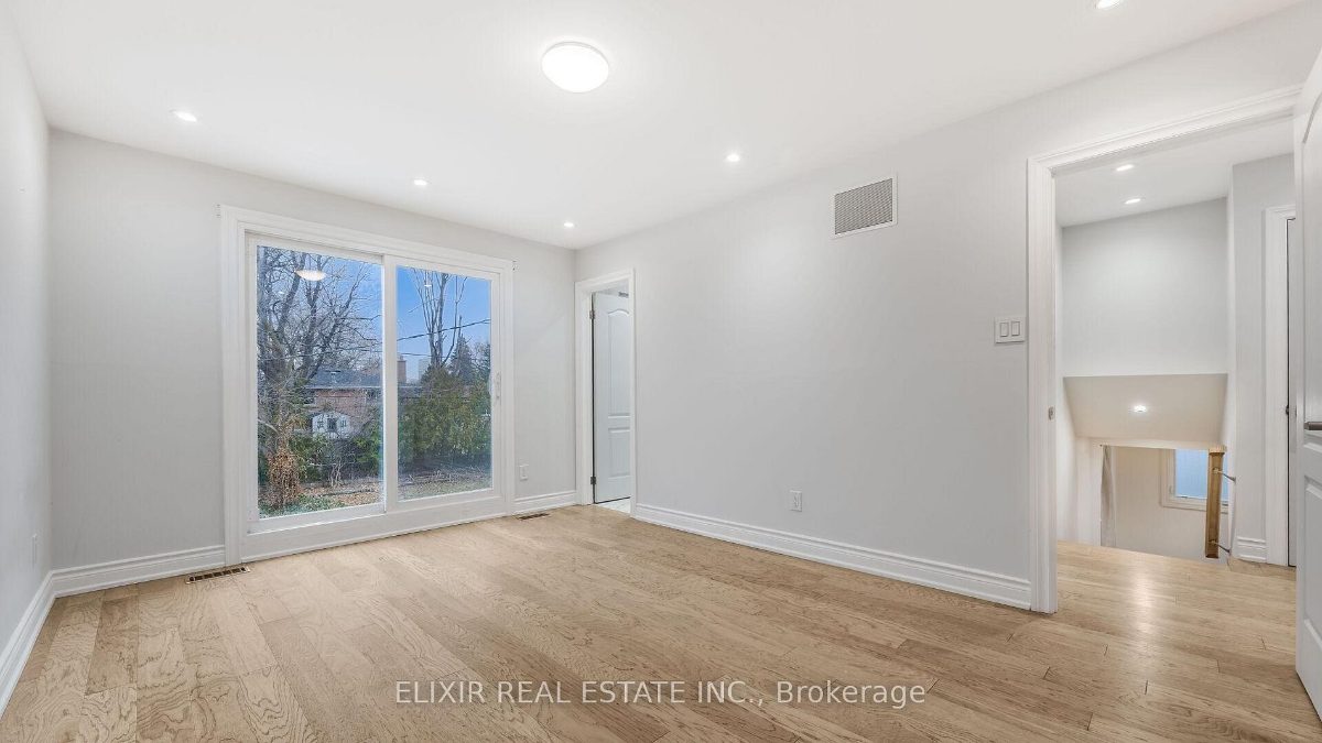 43 Bromley Cres — photo 16 of 29